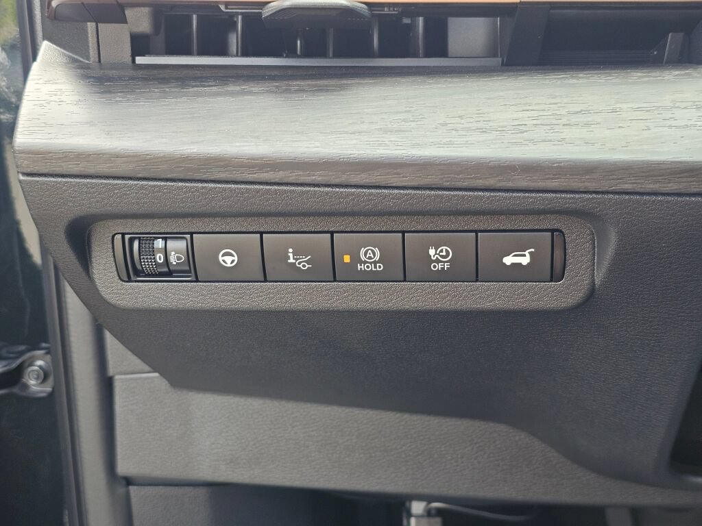 Used 2024 Nissan Ariya AWD image 35