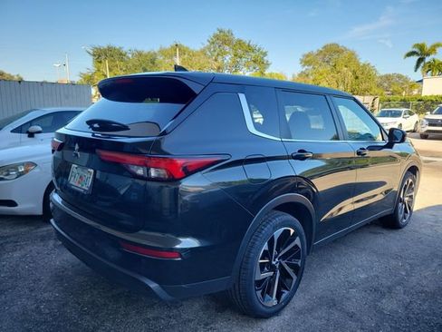 Used 2024 Mitsubishi Outlander SE image 4