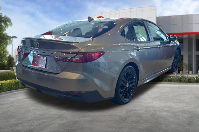 Used 2026 Toyota Camry SE w/ Convenience Package FWD image 4
