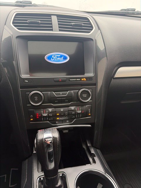 Used 2018 Ford Explorer XLT w/ Equipment Group 202A AWD/4WD image 16
