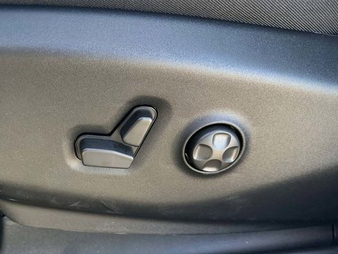 New 2026 Chrysler Voyager LX image 29