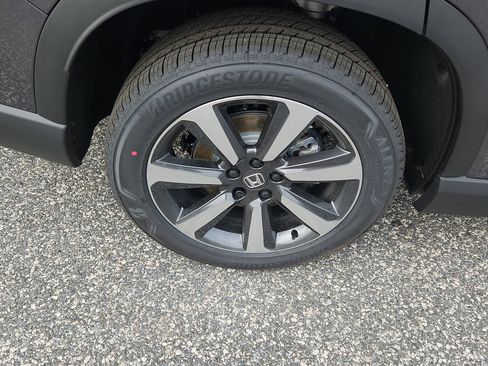 New 2025 Honda Pilot Touring image 5