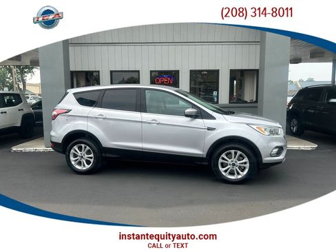 Used 2017 Ford Escape SE AWD/4WD image 1
