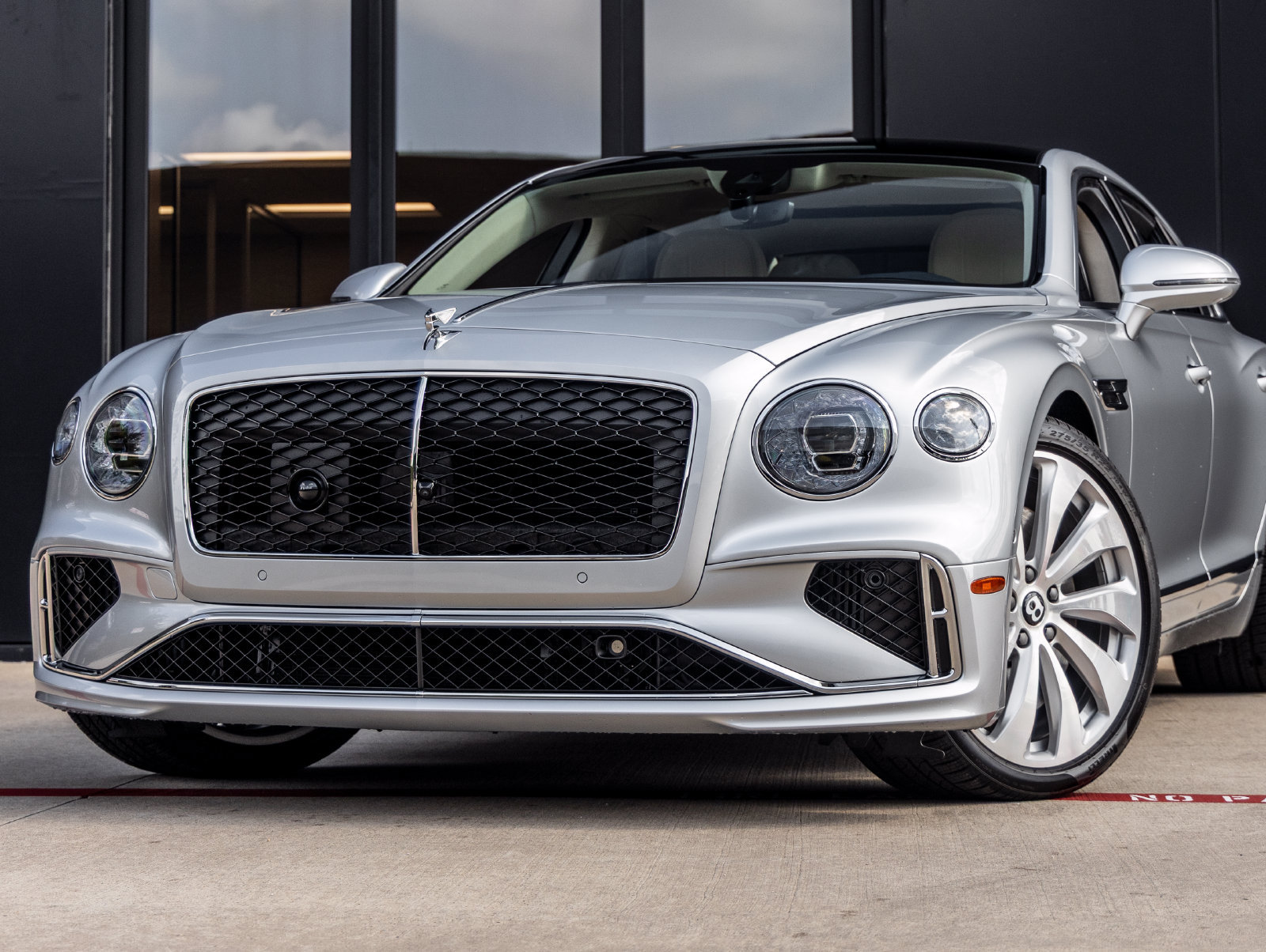 Used 2026 Bentley Flying Spur V8 AWD/4WD image 3