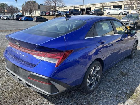 Certified 2024 Hyundai Elantra SEL w/ Convenience Package image 3
