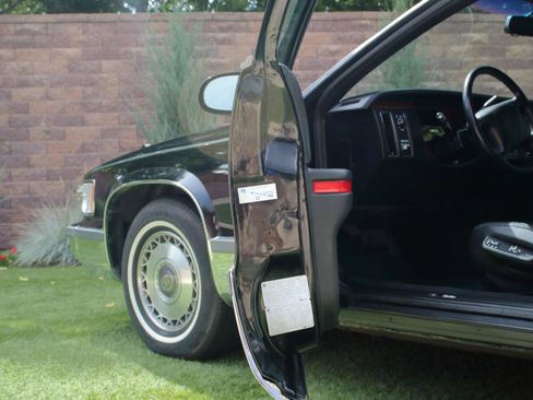 Used 1996 Cadillac Fleetwood Brougham RWD image 39