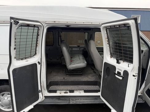 Used 2010 Ford E-350 and Econoline 350 XLT RWD image 20