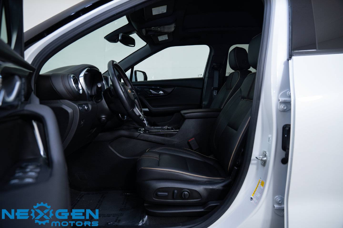 Used 2022 Chevrolet Blazer Premier w/ Enhanced Convenience Package AWD/4WD image 9