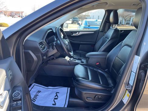 Used 2024 Ford Escape Platinum image 8
