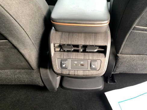 Used 2023 Nissan Ariya AWD image 23