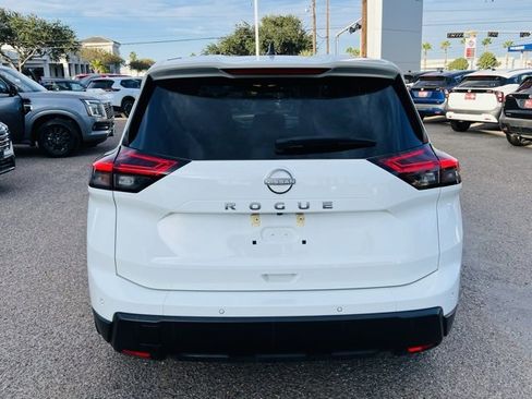 Used 2024 Nissan Rogue S image 5