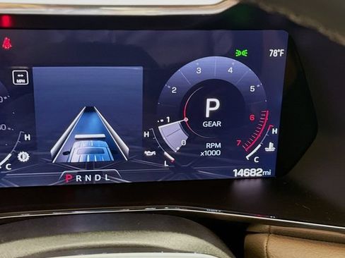 Used 2024 GMC Canyon Denali AWD/4WD image 12