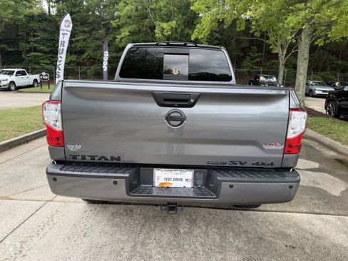 Used 2019 Nissan Titan SV w/ SV Convenience Package AWD/4WD image 6