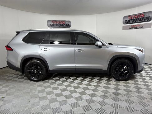 Used 2024 Toyota Grand Highlander Platinum image 3