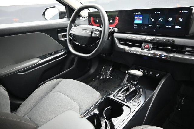Used 2025 Kia K4 FWD image 17