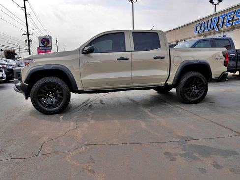 Used 2024 Chevrolet Colorado Trail Boss w/ Technology Package image 4