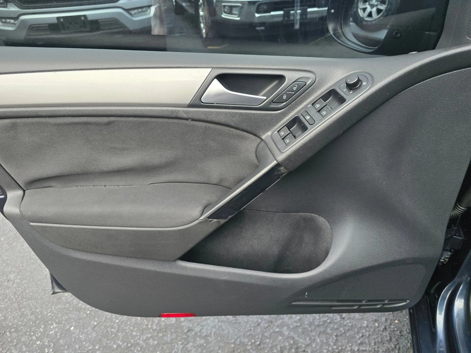 Used 2014 Volkswagen Golf 4-Door FWD image 19