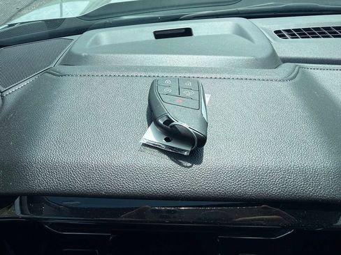Used 2025 Chevrolet Silverado 1500 LT AWD/4WD image 8