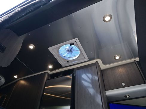 Used 2020 Mercedes-Benz Sprinter 3500 image 28