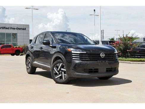 Used 2025 Nissan Kicks SV w/ Charging Package FWD image 1