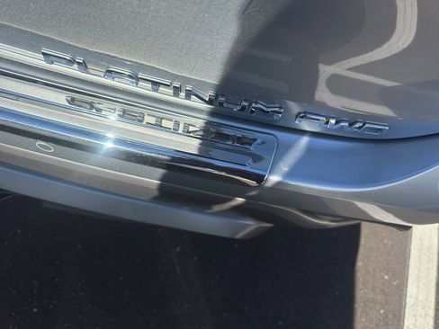 Used 2023 Toyota Highlander Platinum image 9