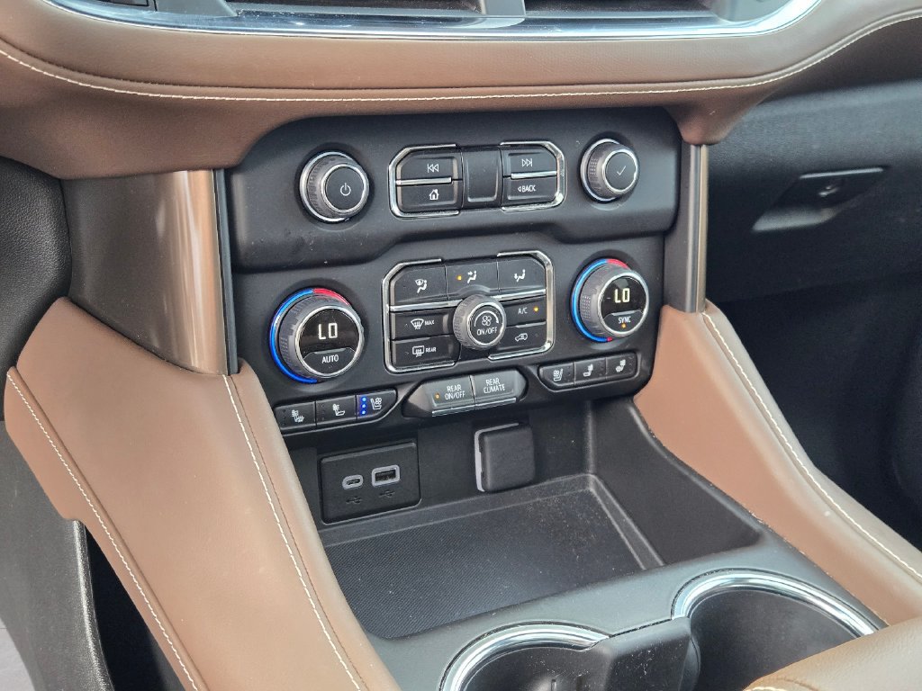 Used 2024 Chevrolet Suburban High Country w/ LPO, Illumination Package AWD/4WD image 32