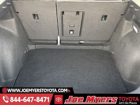 Used 2024 Volkswagen Taos SE image 30