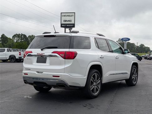 Used 2018 GMC Acadia Denali w/ Technology Package FWD image 5