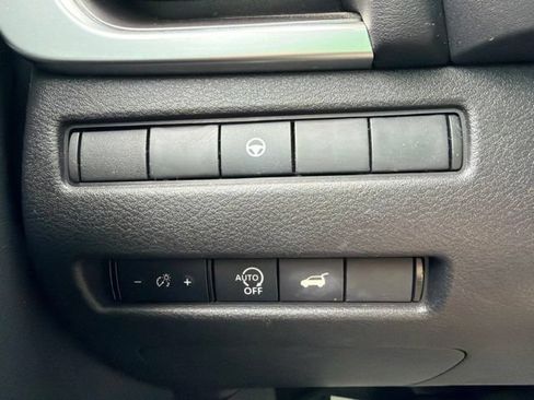 Used 2023 Nissan Rogue SV w/ SV Premium B Package FWD image 23