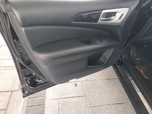 Used 2020 Nissan Pathfinder SL image 31