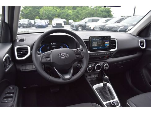 New 2025 Hyundai Venue Limited image 12