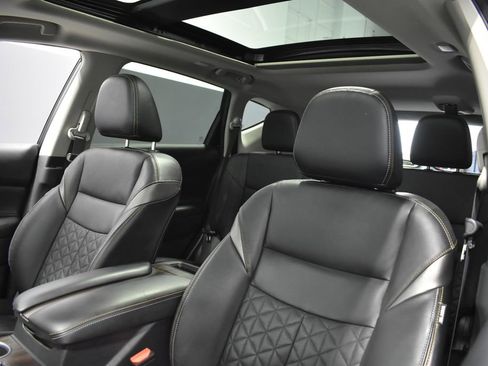 Certified 2023 Nissan Murano Platinum w/ Cargo Package AWD/4WD image 16