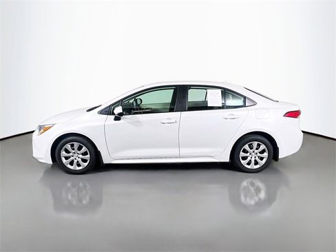 Used 2025 Toyota Corolla LE image 4