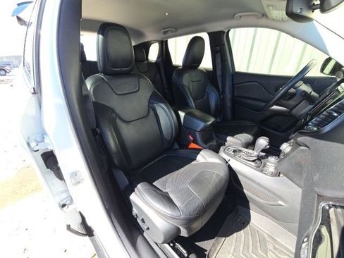 Used 2020 Jeep Cherokee Limited image 9