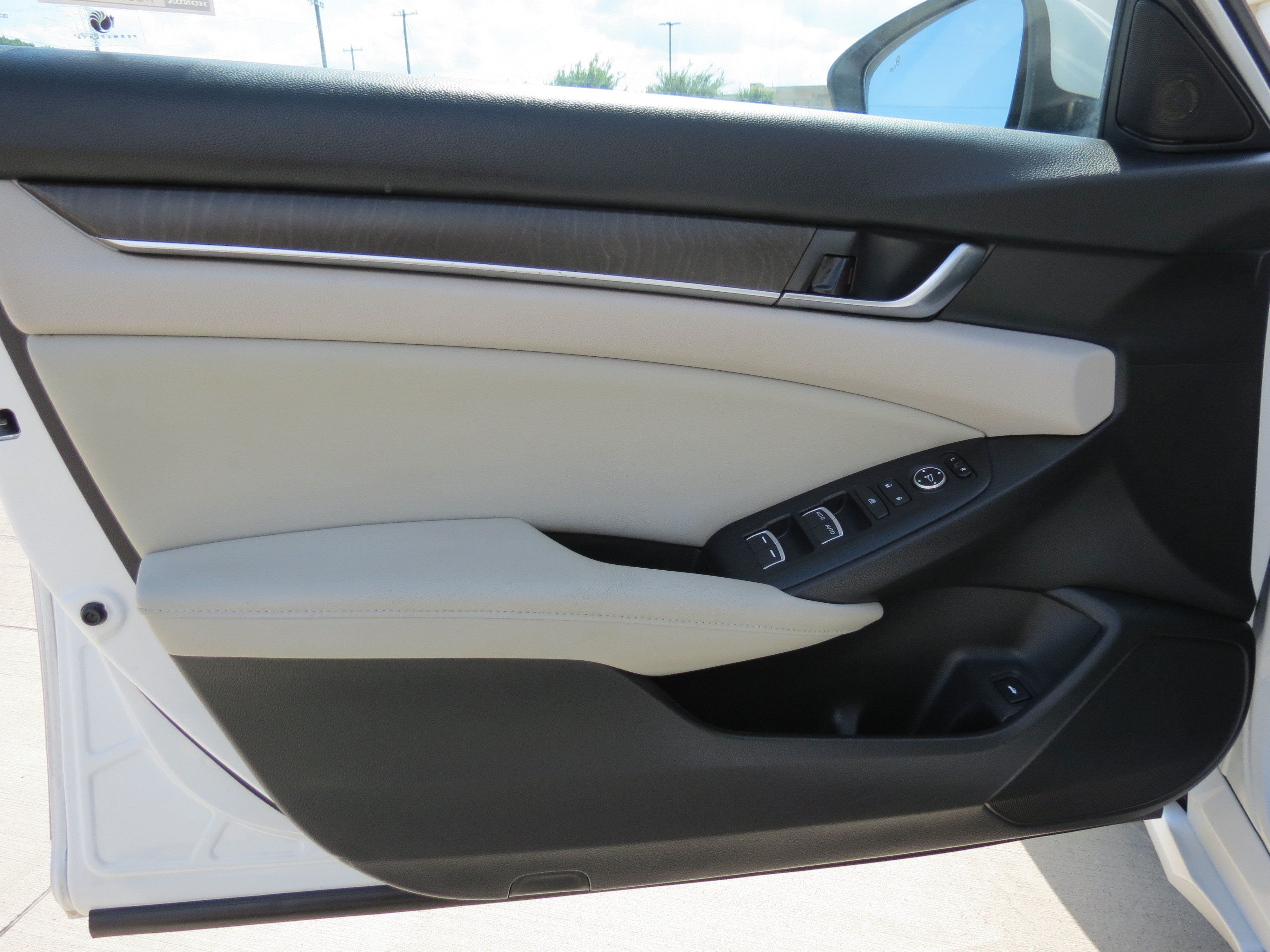 Used 2018 Honda Accord EX image 23