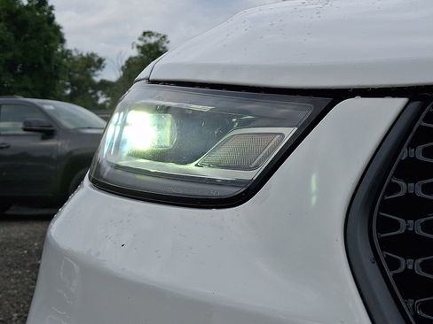 Used 2022 Chrysler Pacifica Touring-L w/ S Appearance Package FWD image 9