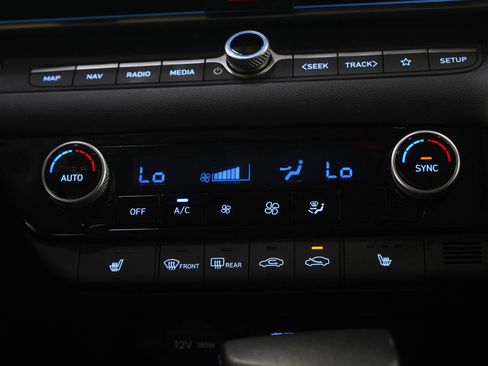 Used 2025 Hyundai Elantra SEL image 15