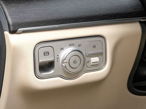 Used 2020 Mercedes-Benz GLE 350 w/ AMG Line Exterior image 19