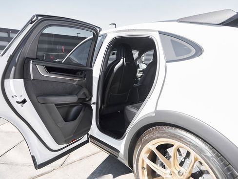 Used 2024 Porsche Cayenne Turbo GT image 30