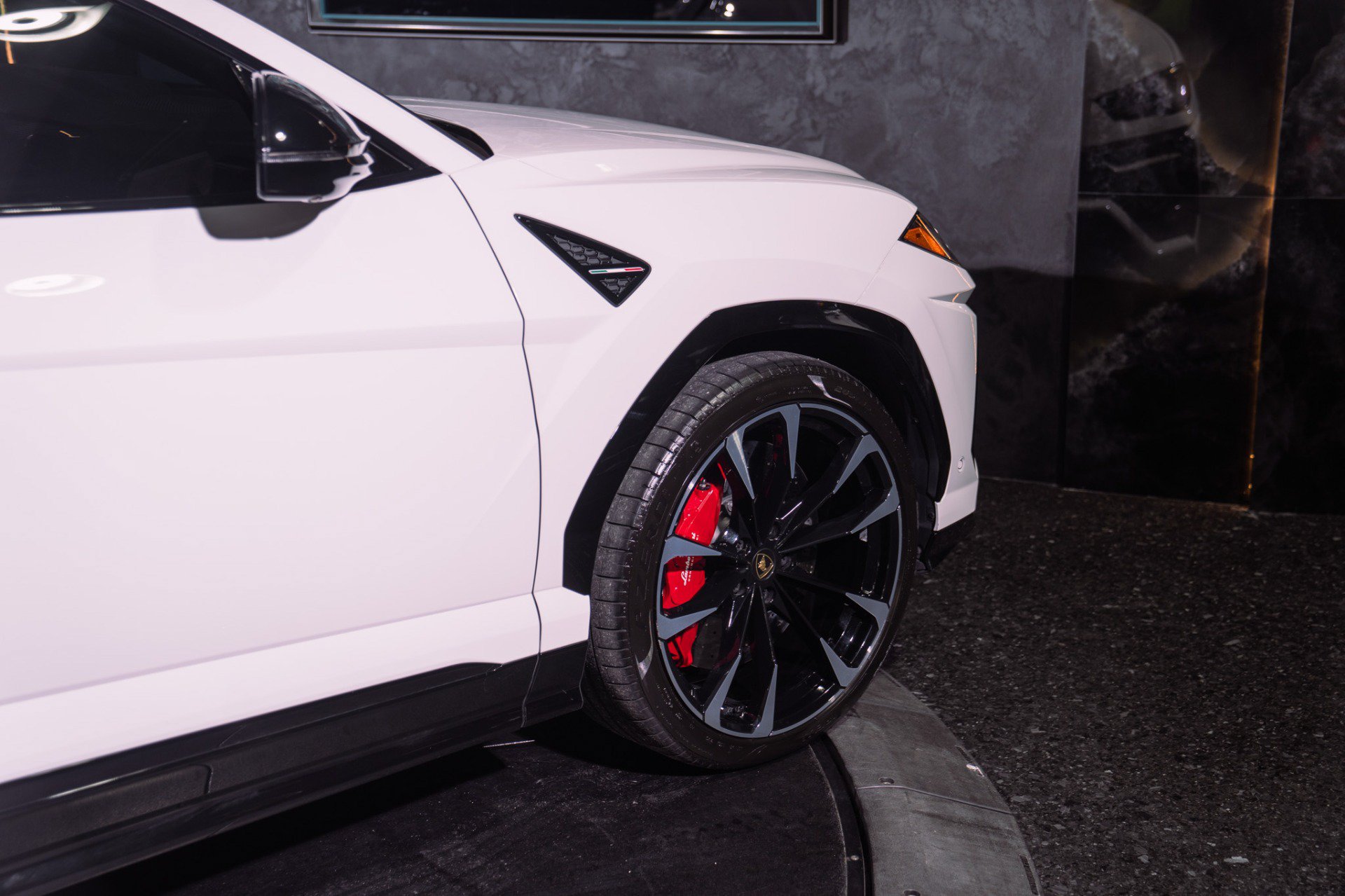 Used 2022 Lamborghini Urus AWD/4WD image 14