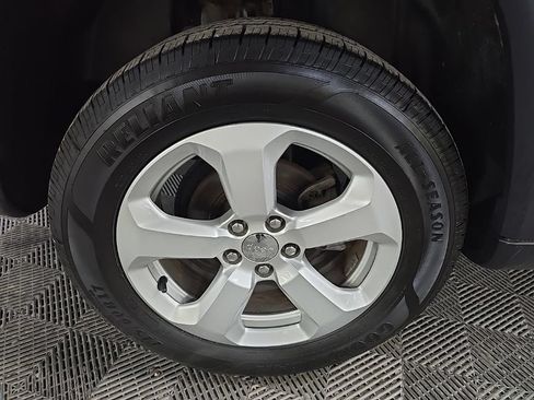 Used 2018 Jeep Compass Latitude w/ Cold Weather Group AWD/4WD image 13