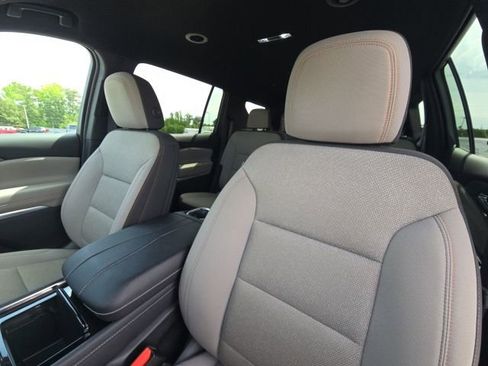Used 2024 Chevrolet Traverse LT FWD image 24