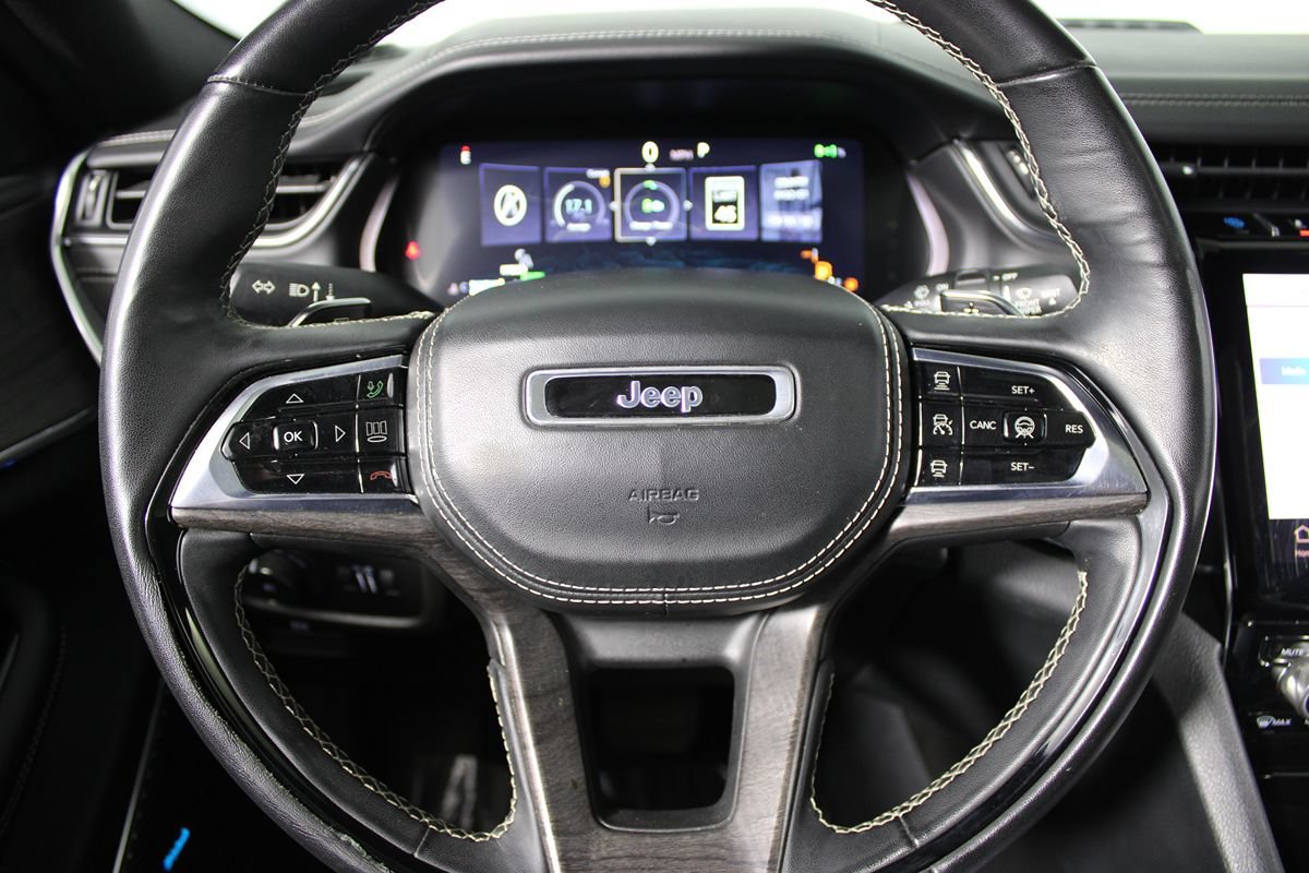 Used 2023 Jeep Grand Cherokee Overland w/ Advanced Protech Group III AWD/4WD image 13