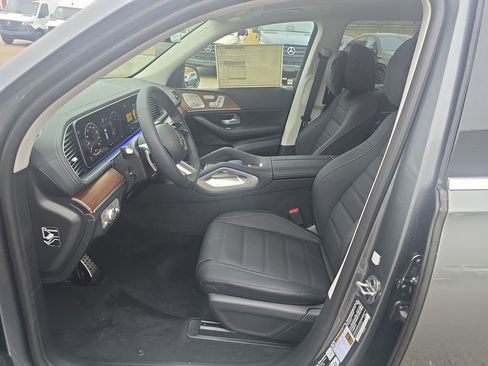New 2026 Mercedes-Benz GLS 450 4MATIC image 9