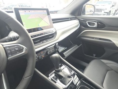 New 2026 Jeep Compass Limited image 24