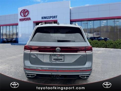 Used 2025 Volkswagen Atlas SEL Premium R-Line image 4