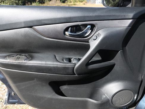 Used 2016 Nissan Rogue SV image 35