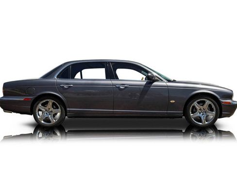 Used 2006 Jaguar XJ8 RWD image 2