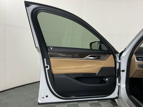 Certified 2022 BMW 740i w/ Premium Package image 21