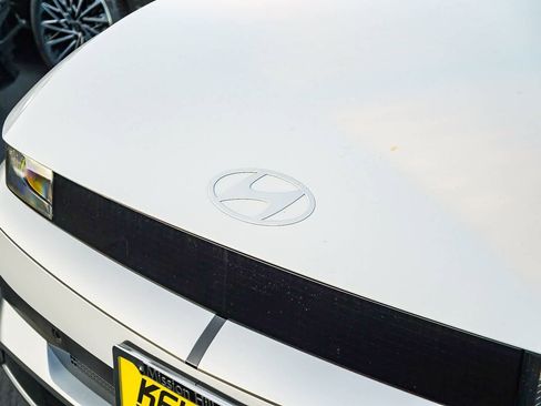 New 2026 Hyundai Ioniq 5 SEL image 9